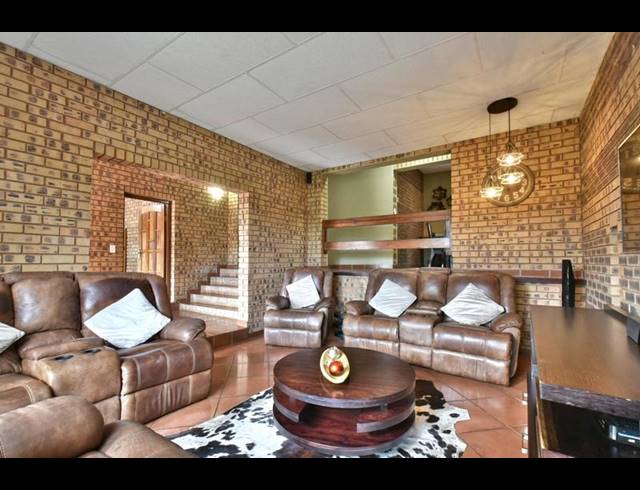 4 BEDROOM HOUSE FOR SALE IN GLENVISTA